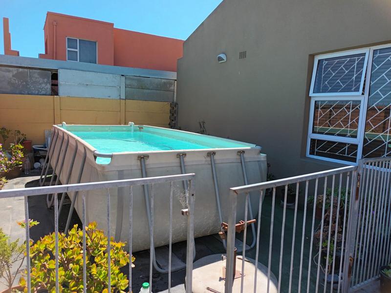 3 Bedroom Property for Sale in Pelikan Park Western Cape